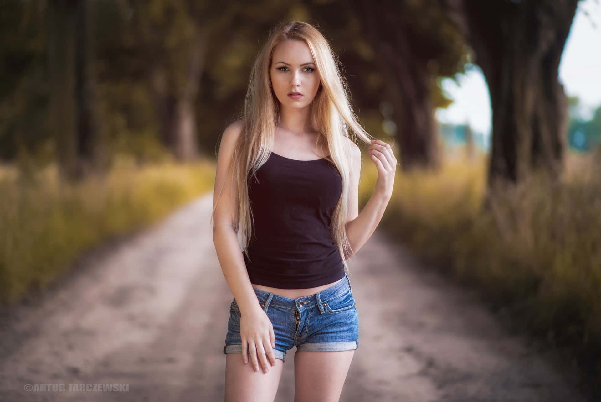 Fashion Savvy Teenage Model I29zn7hz8remptzw Wallpaper
