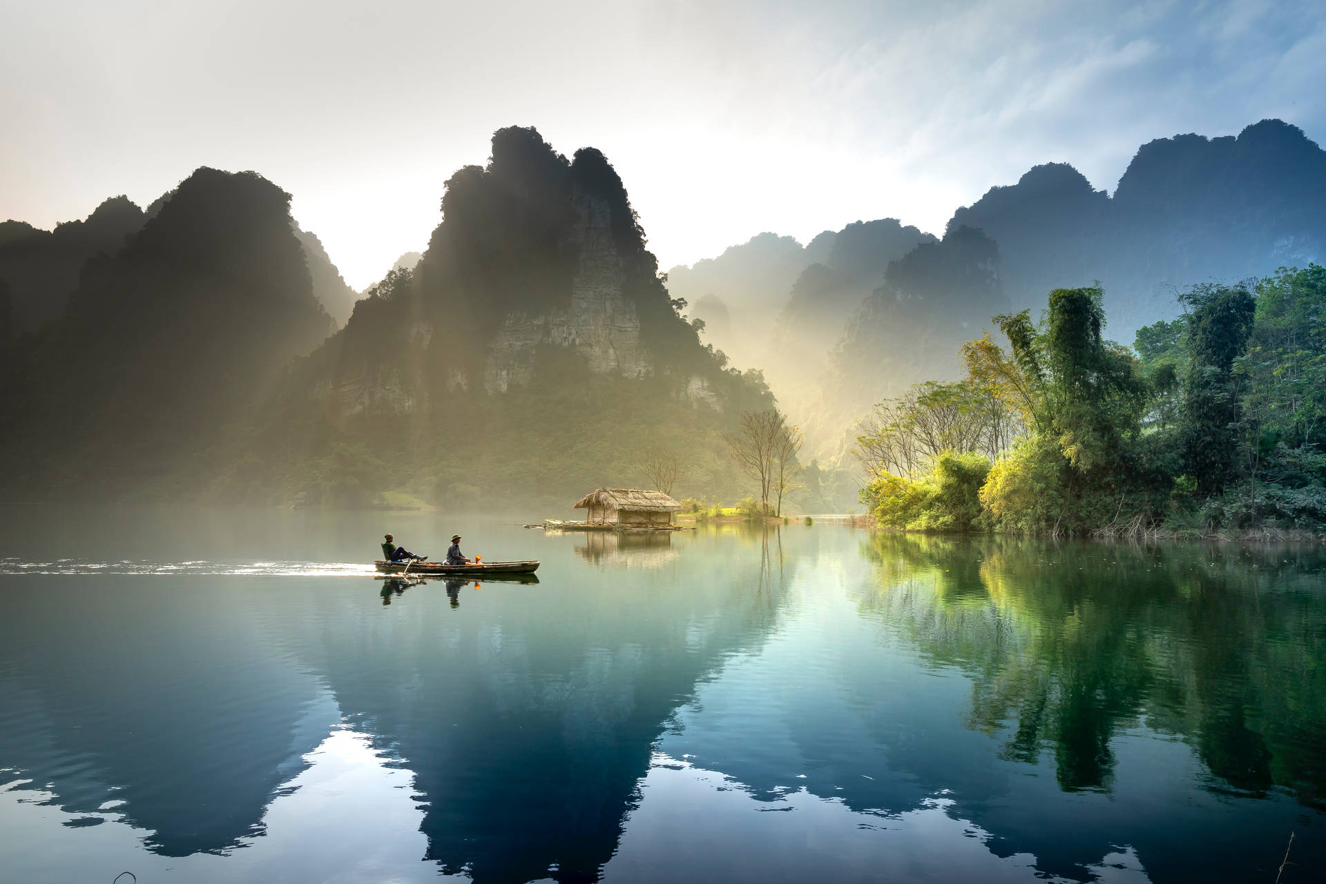 River With Islands Wallpaper