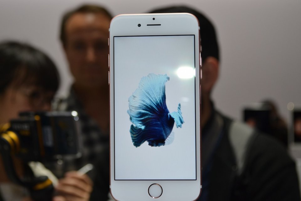 There Are Some Gorgeous New Moving Wallpaper On The iPhone 6s Too