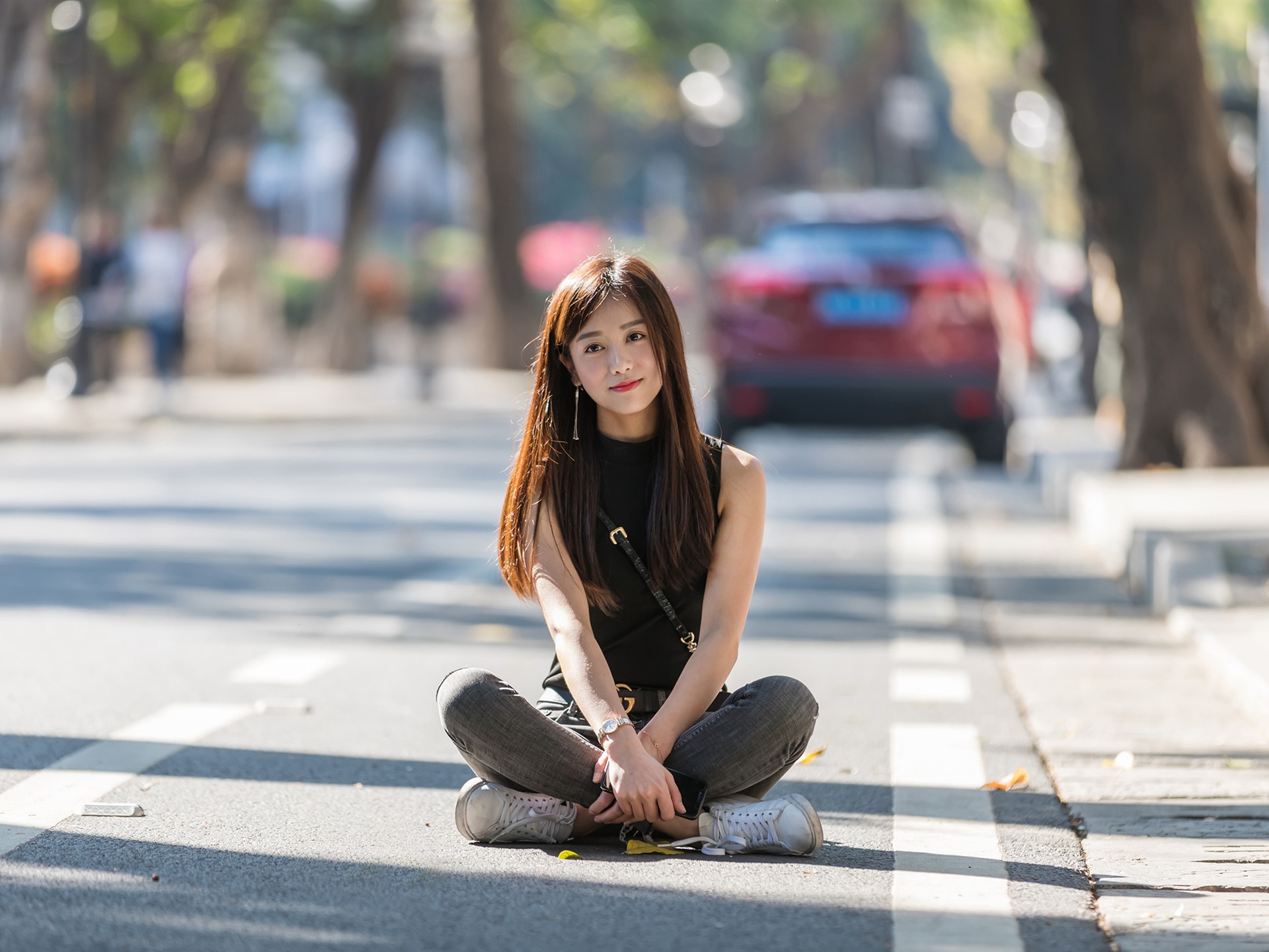 Wallpaper Asian Girl Sit At Street HD Picture Image