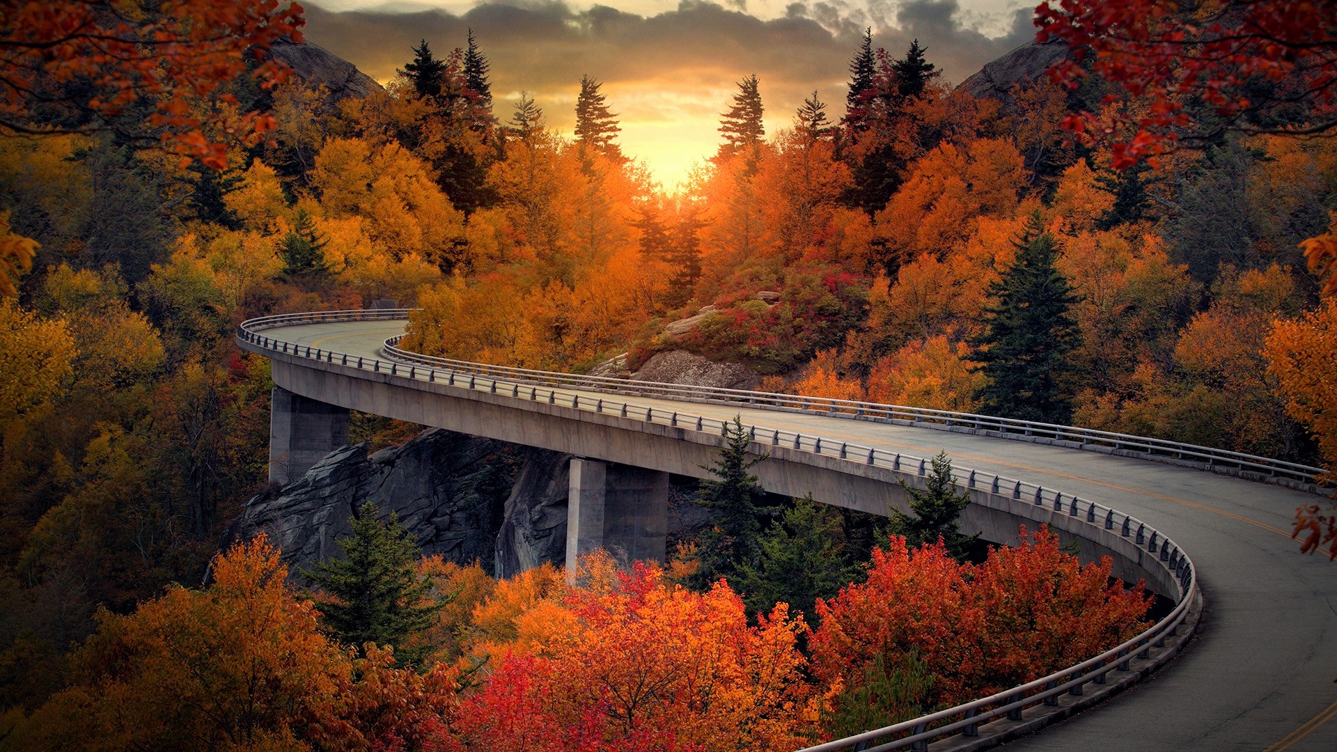 Viaduct On The Blue Ridge Parkway In North Carolina Autumn HD