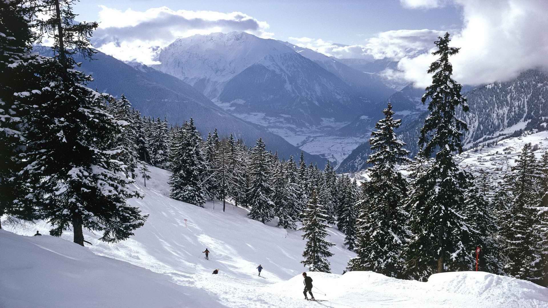 Swiss Alps Skiing Wallpaper
