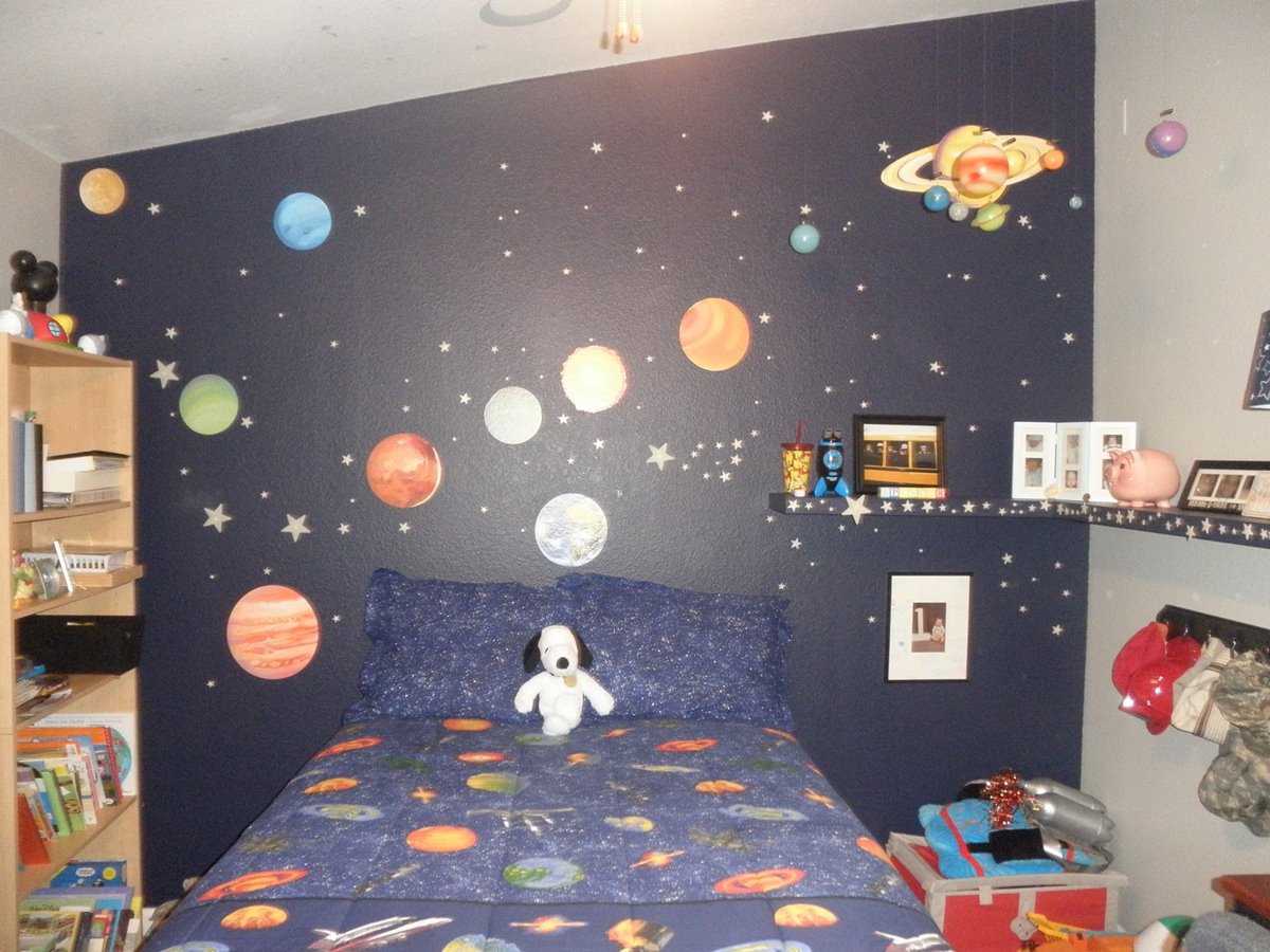space themed childrens bedroom