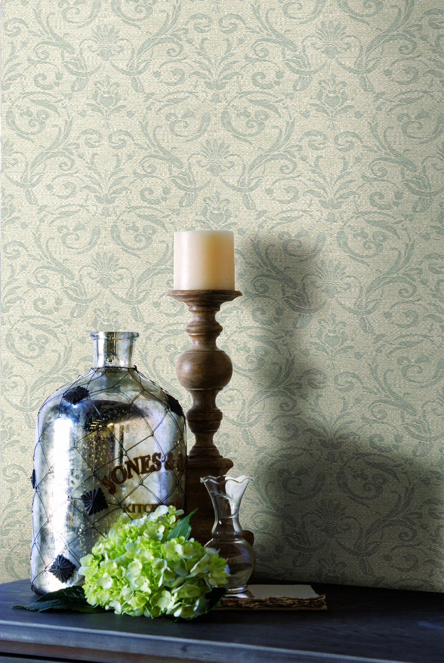 Wallquest Features Vintage Style Wallpaper In The British Tradition