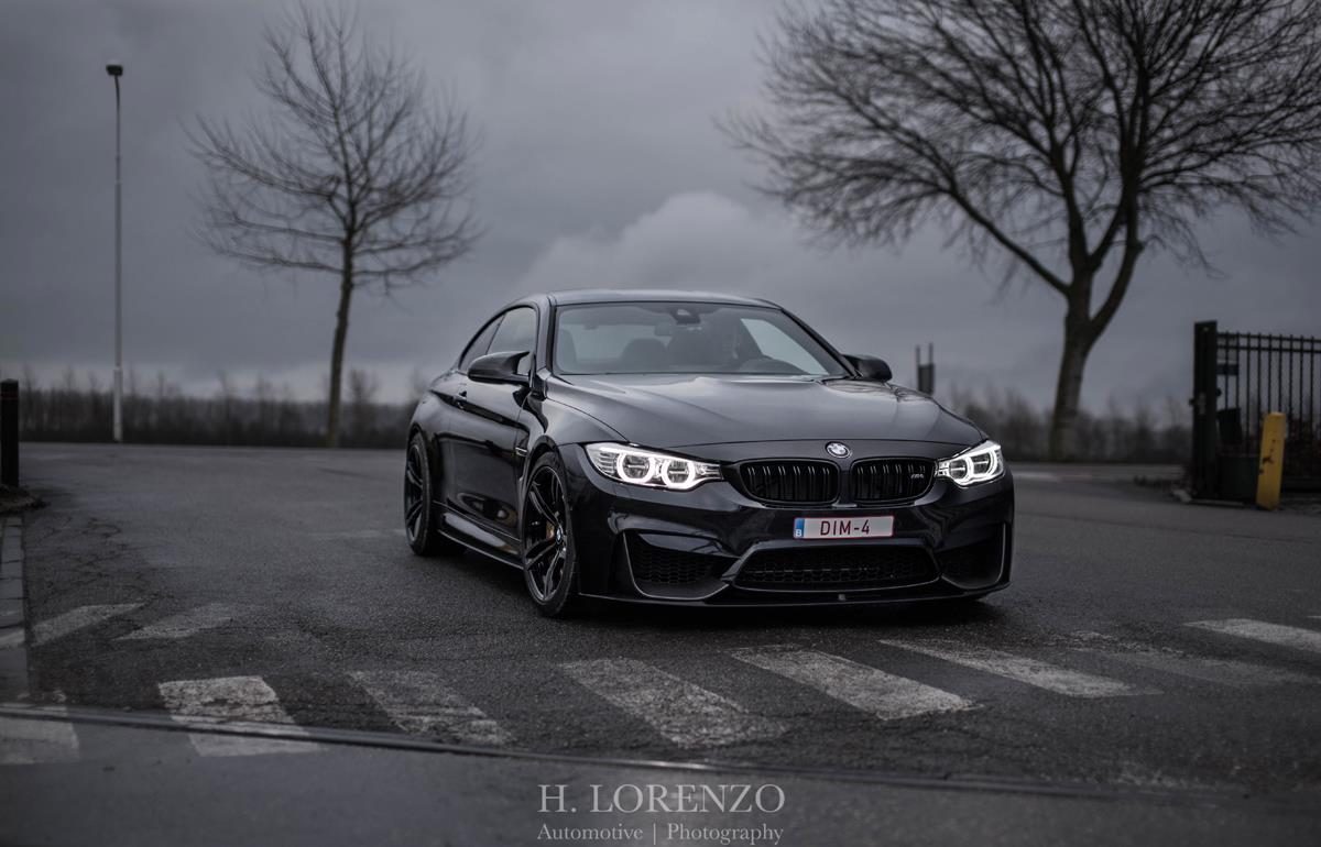 New Wallpapers with Your Favorite Azurite Black BMW M4