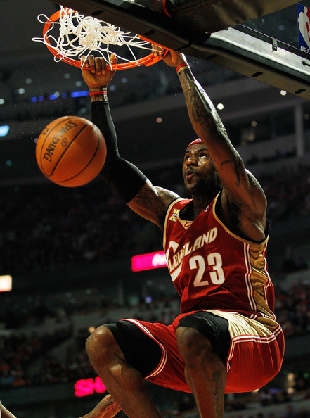 Photo Lebron James Of The Cleveland Cavaliers Dunks
