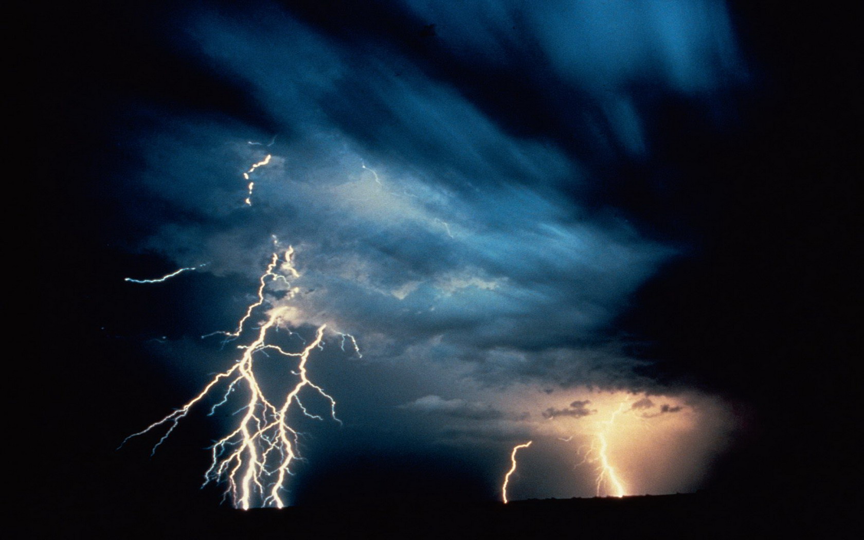 Lightning Thunderstorm Vista Background Wallpaper