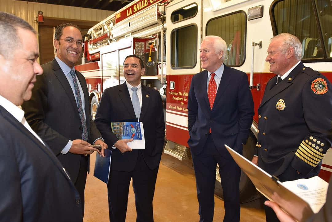 John Cornyn With Fire Officials Psndpeq17oy3elo7 Wallpaper