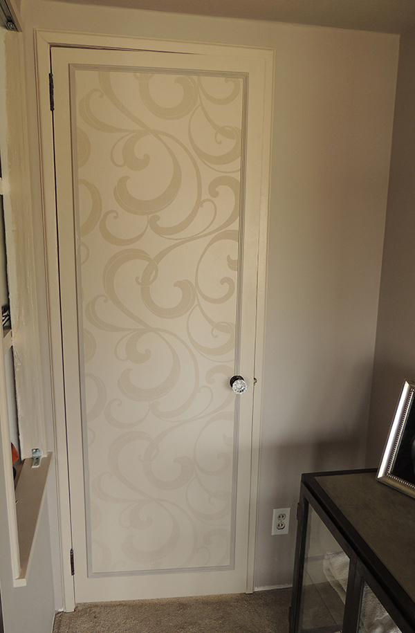 Paintable Wallpaper And A Bathroom Door It S Me Viv