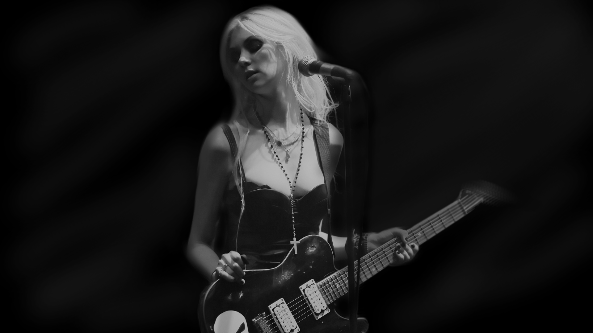 Taylor Momsen Background By Airtease