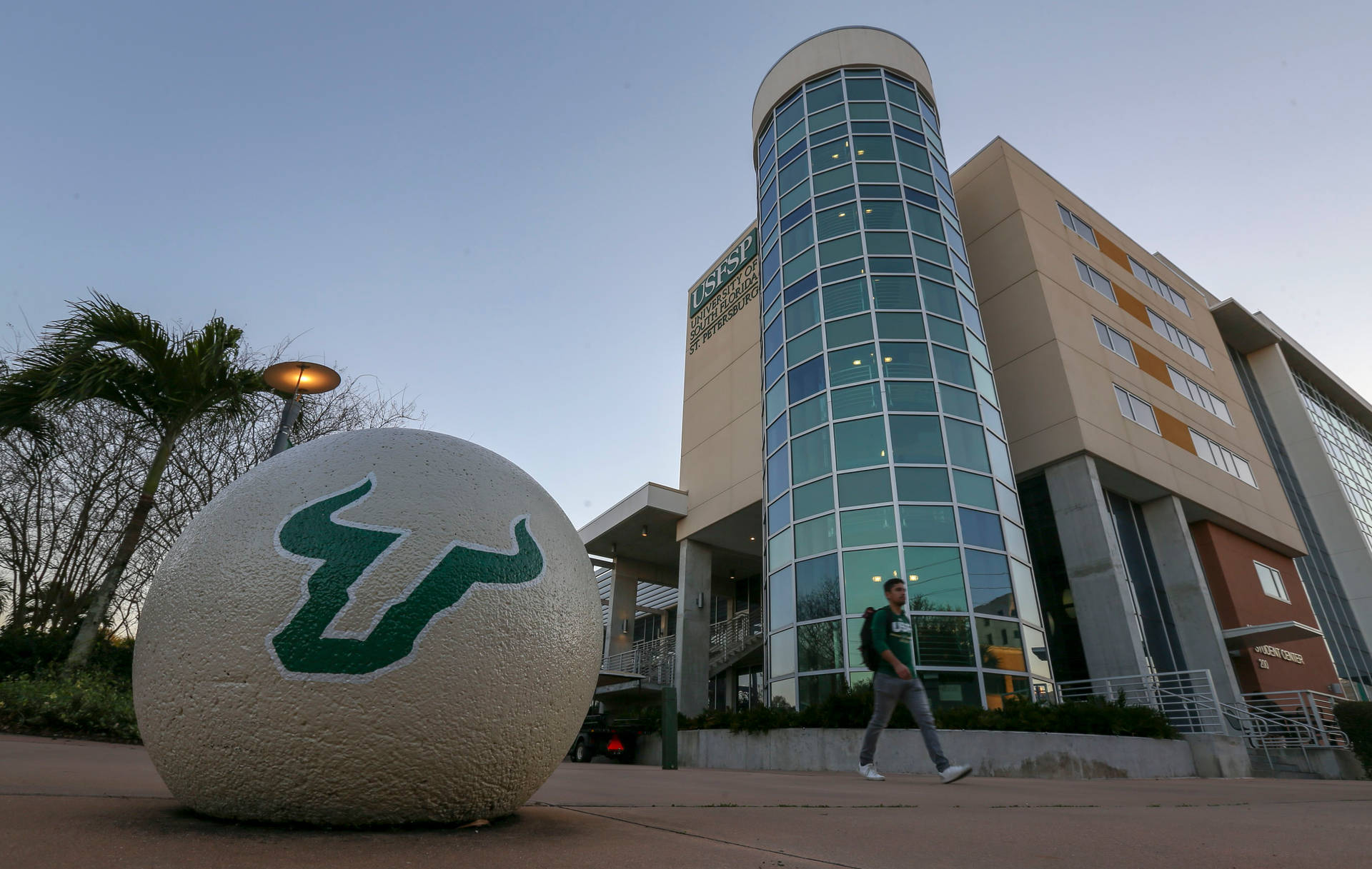 Low Angle Shot University Of South Florida G8bti4f89i358ose Wallpaper