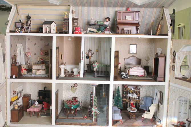 Miniature Dollhouses Are All About The Details Wallpaper