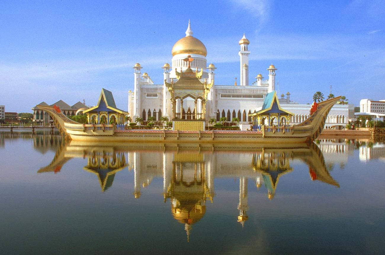 Alemin En G Zel Camileri Sultan Omar Ali Saifuddin Camii Brunei Jpg