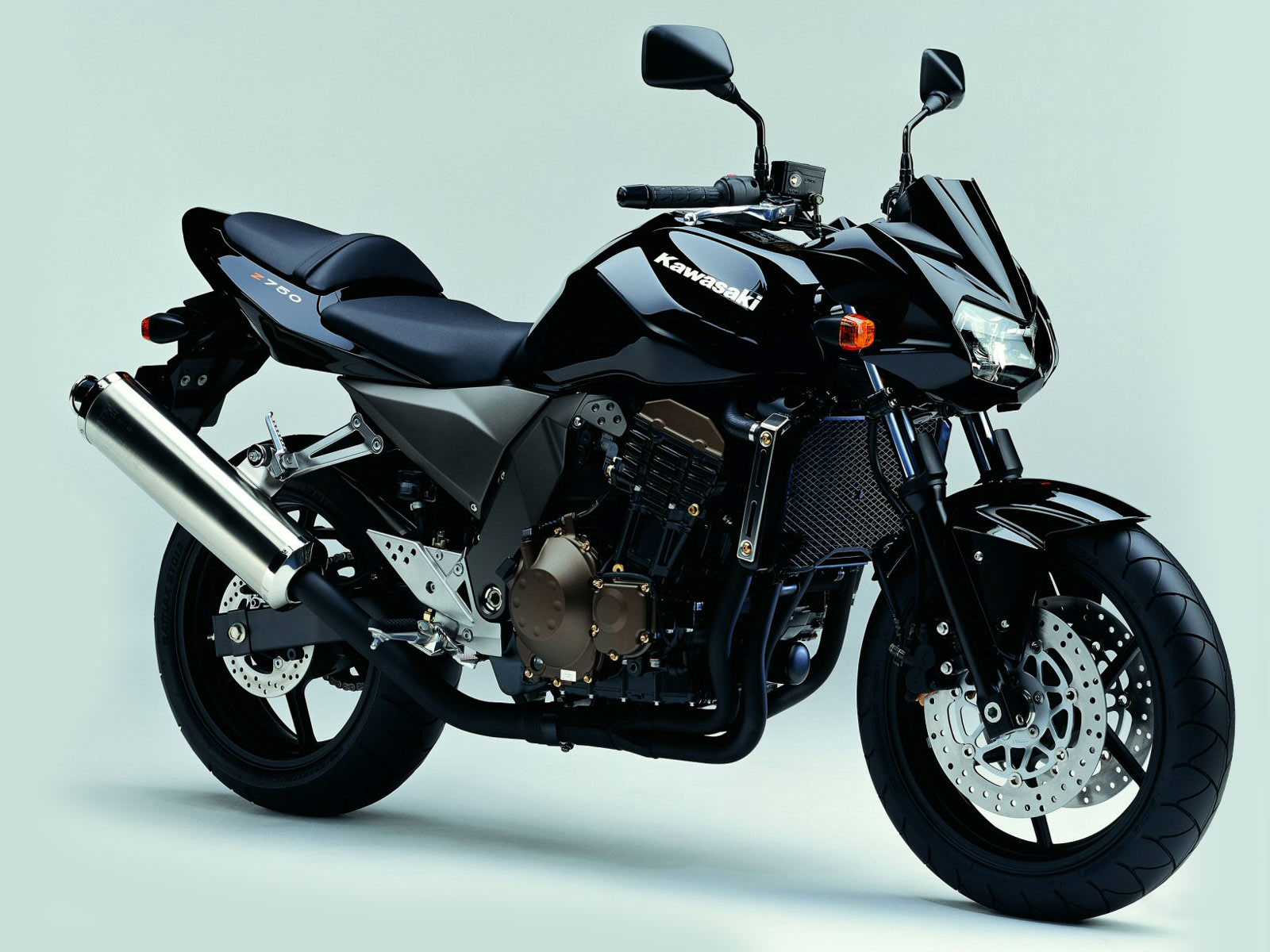 Kawasaki Z750 Motorcycle Desktop Wallpaper