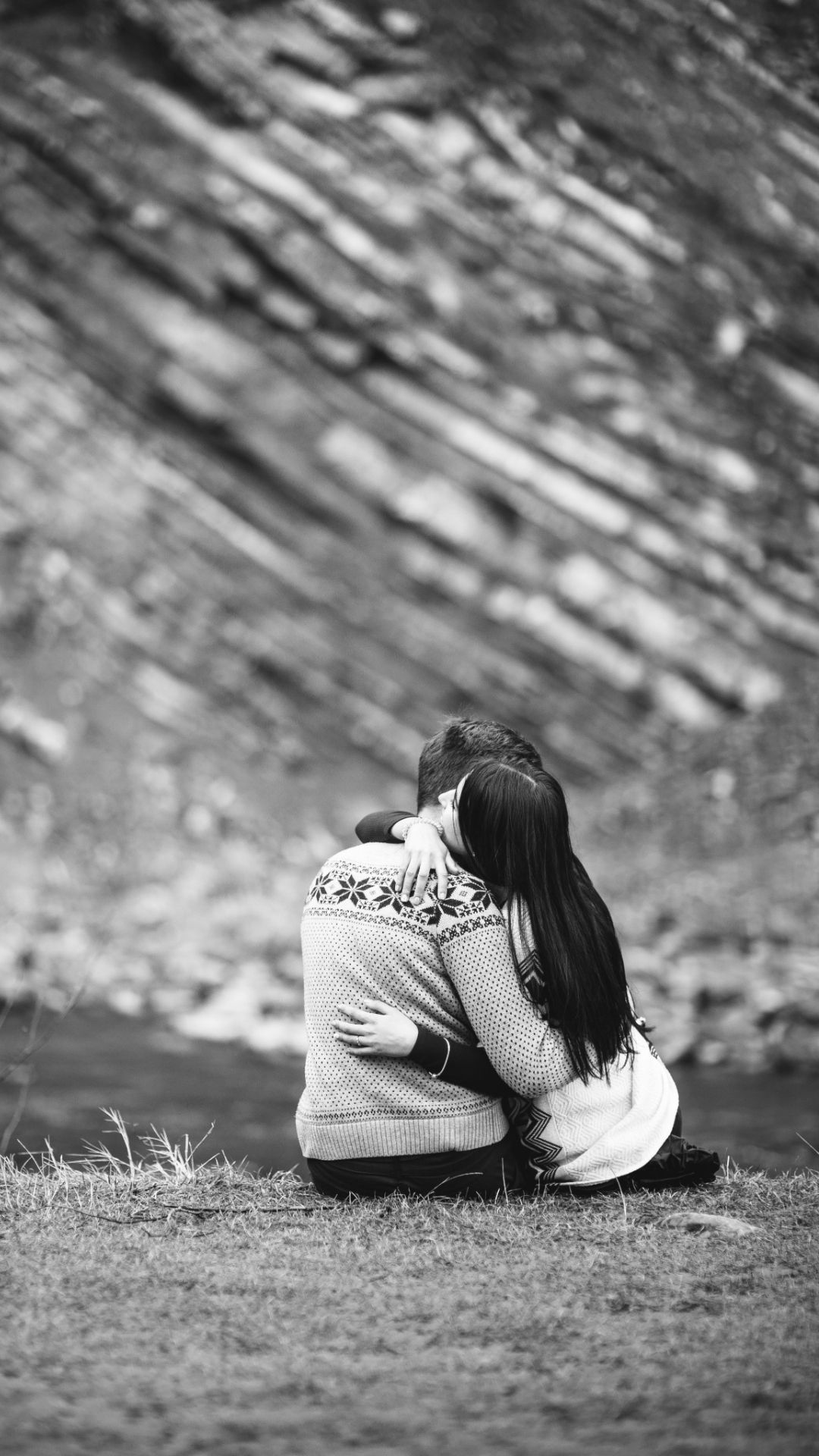 Cute Couple Hugging Wallpaper