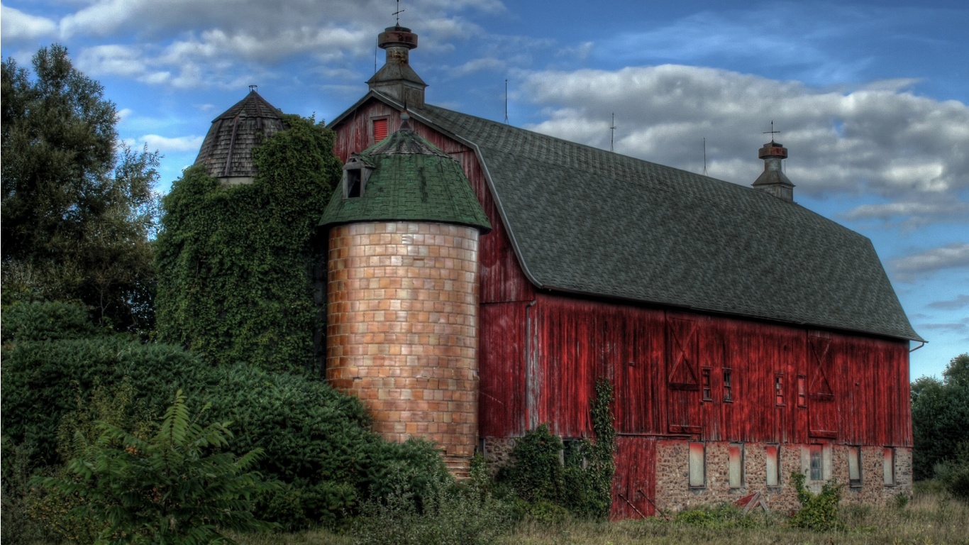 Red Barn In The Country Wallpaper