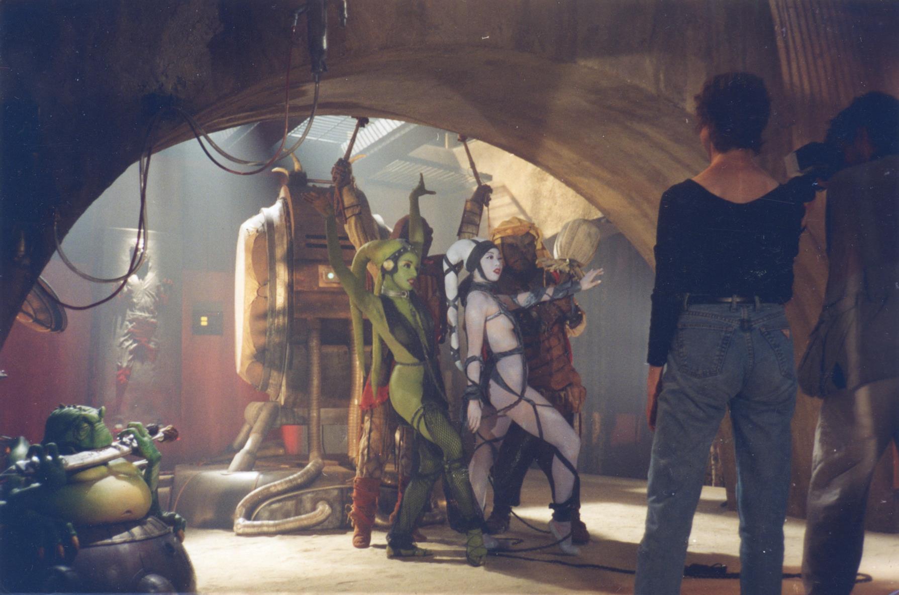 Oola Behind The Star Wars Sci Fi Wallpaper