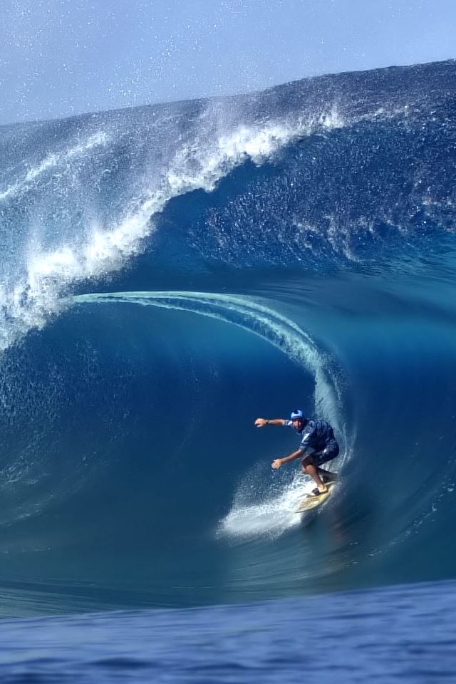 Surfing iPhone 4s Wallpaper
