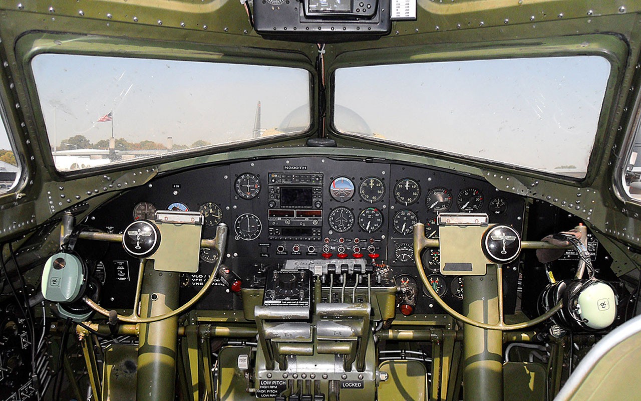Aircrafts Cockpit Wallpaper Warbird B17