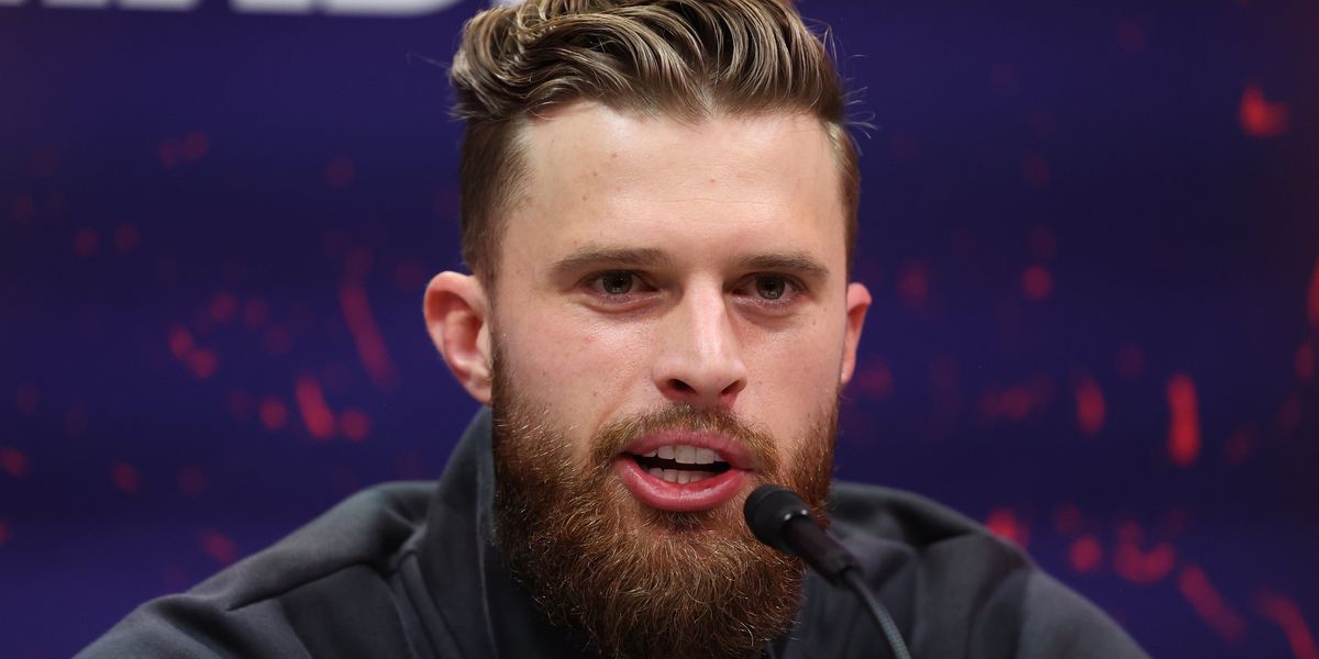 Ebruary Harrison Butker Of The Kansas City Chiefs Speaks With Media During Super Bowl Lviii Opening Night At Allegiant Wallpaper