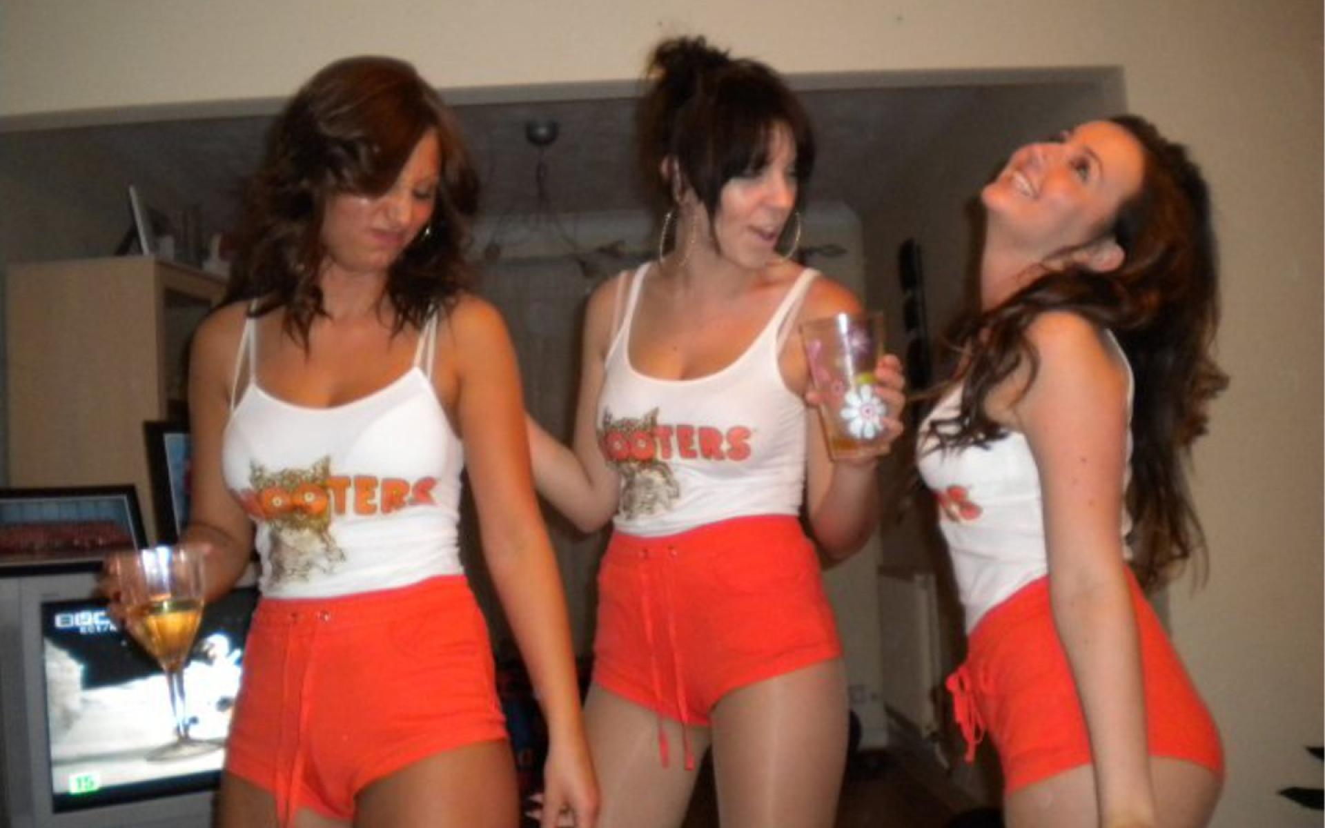 Hooters Women Best Widescreen Background Awesome Hq Wide