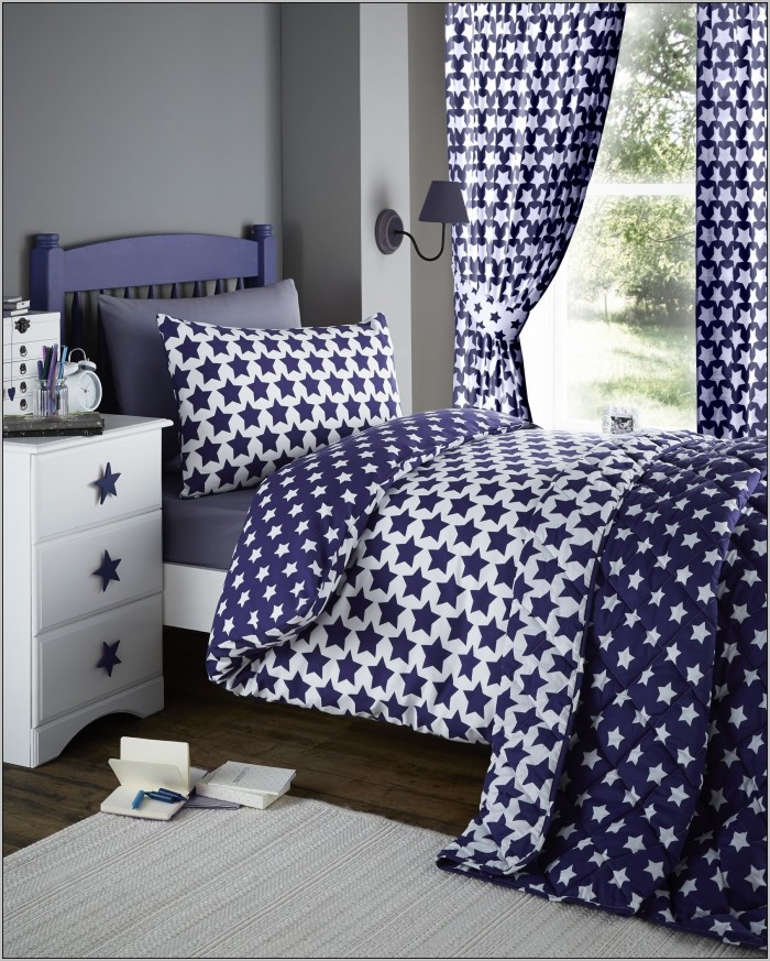 Matching Bedding And Curtains Wallpaper