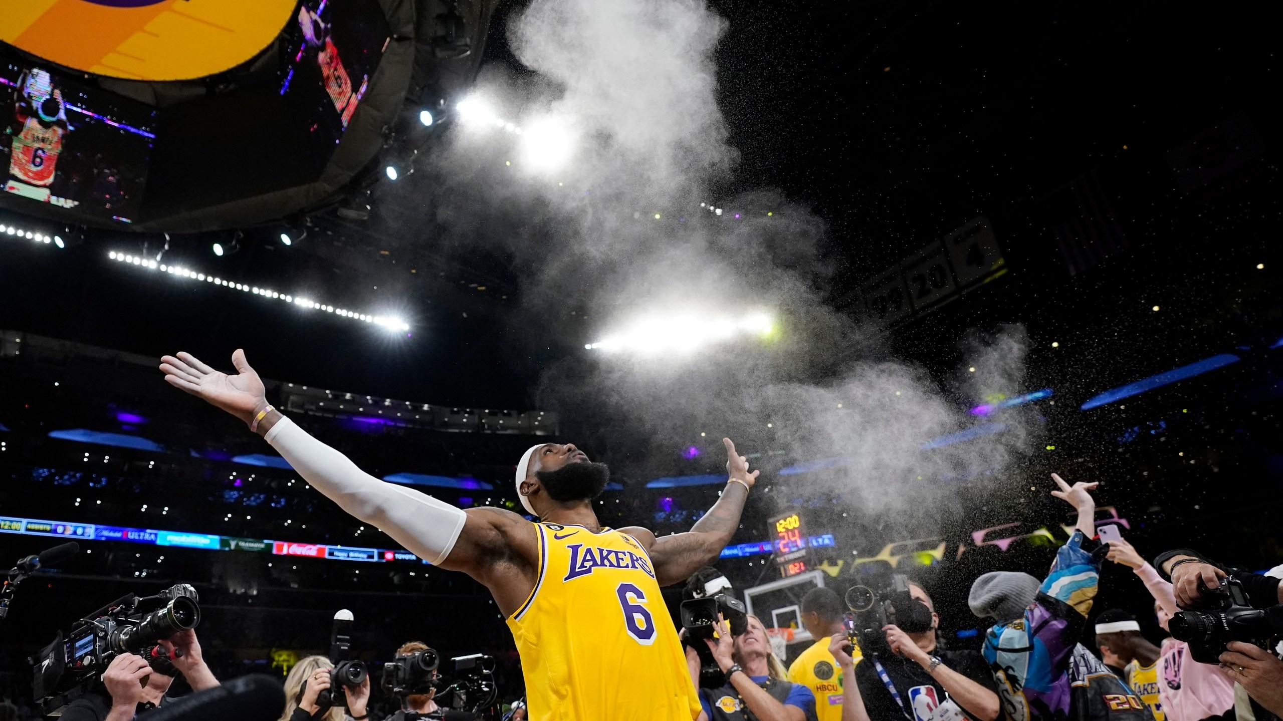 Lebron James Makes Nba History On A Star Filled Night In La Khon2
