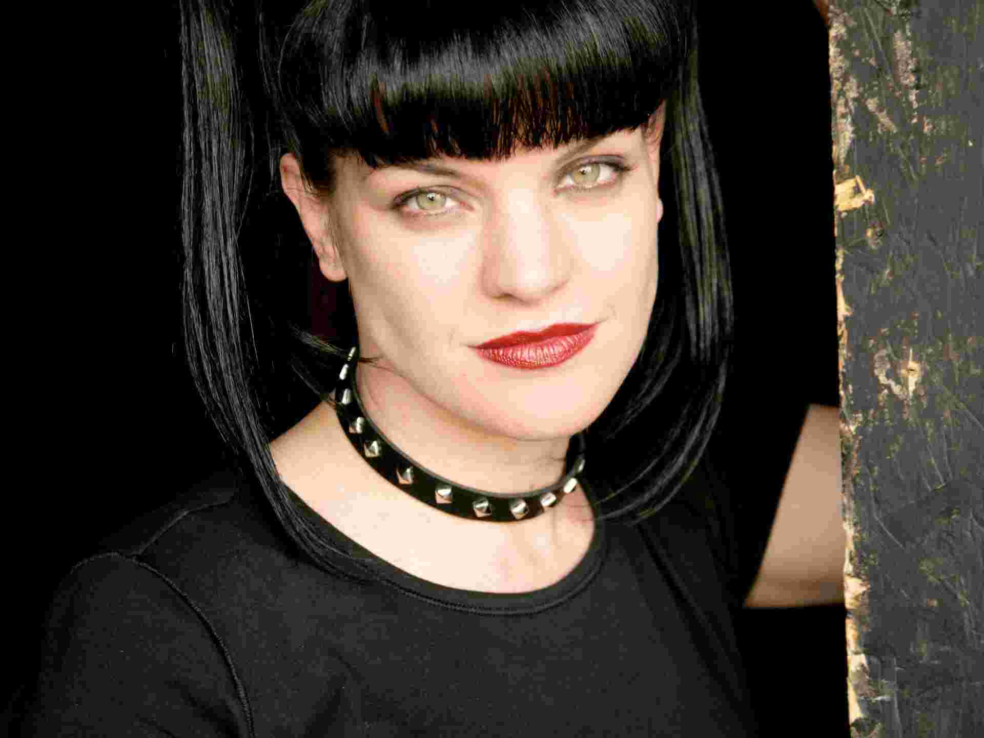 Perrette Pauley Wallpaper