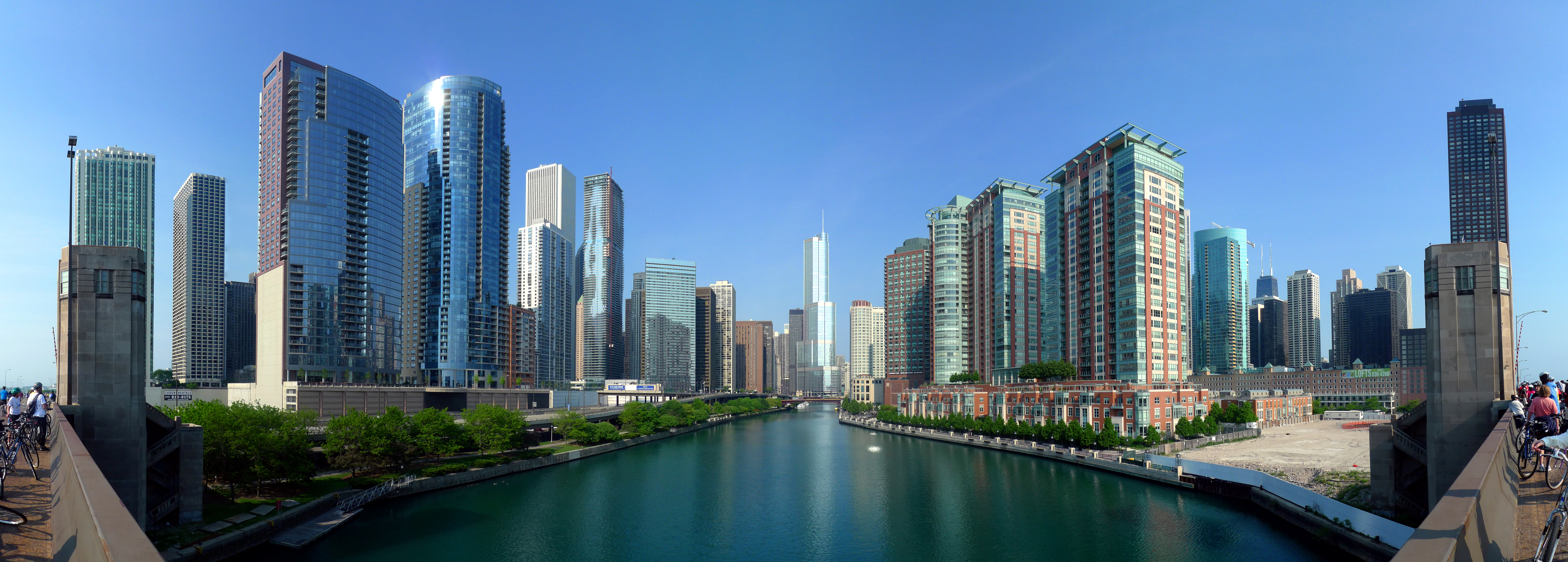 File Buildings Along Chicago River Line The South Border