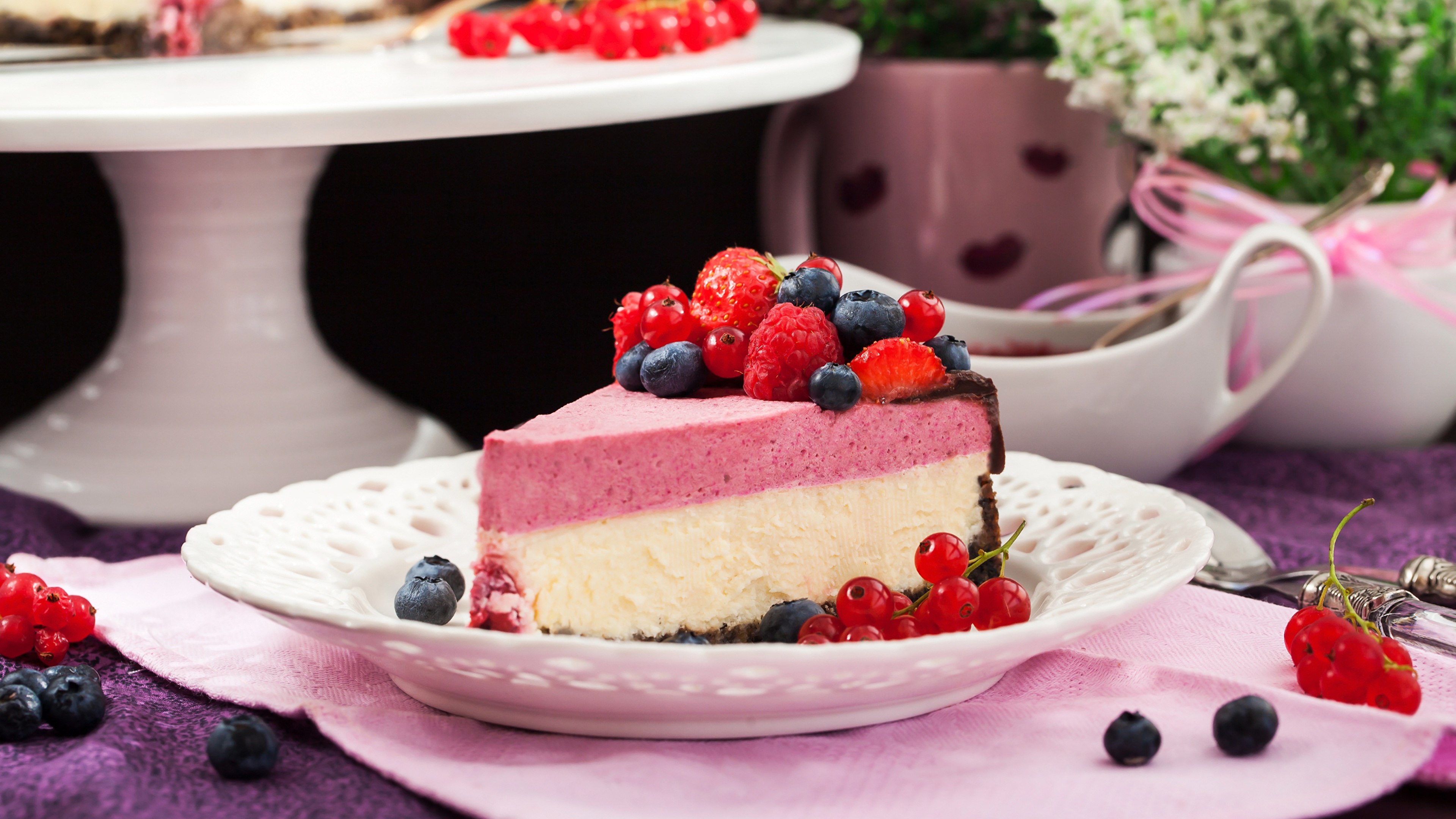 Photos Cheesecake Piece Raspberry Blueberries Food Berry