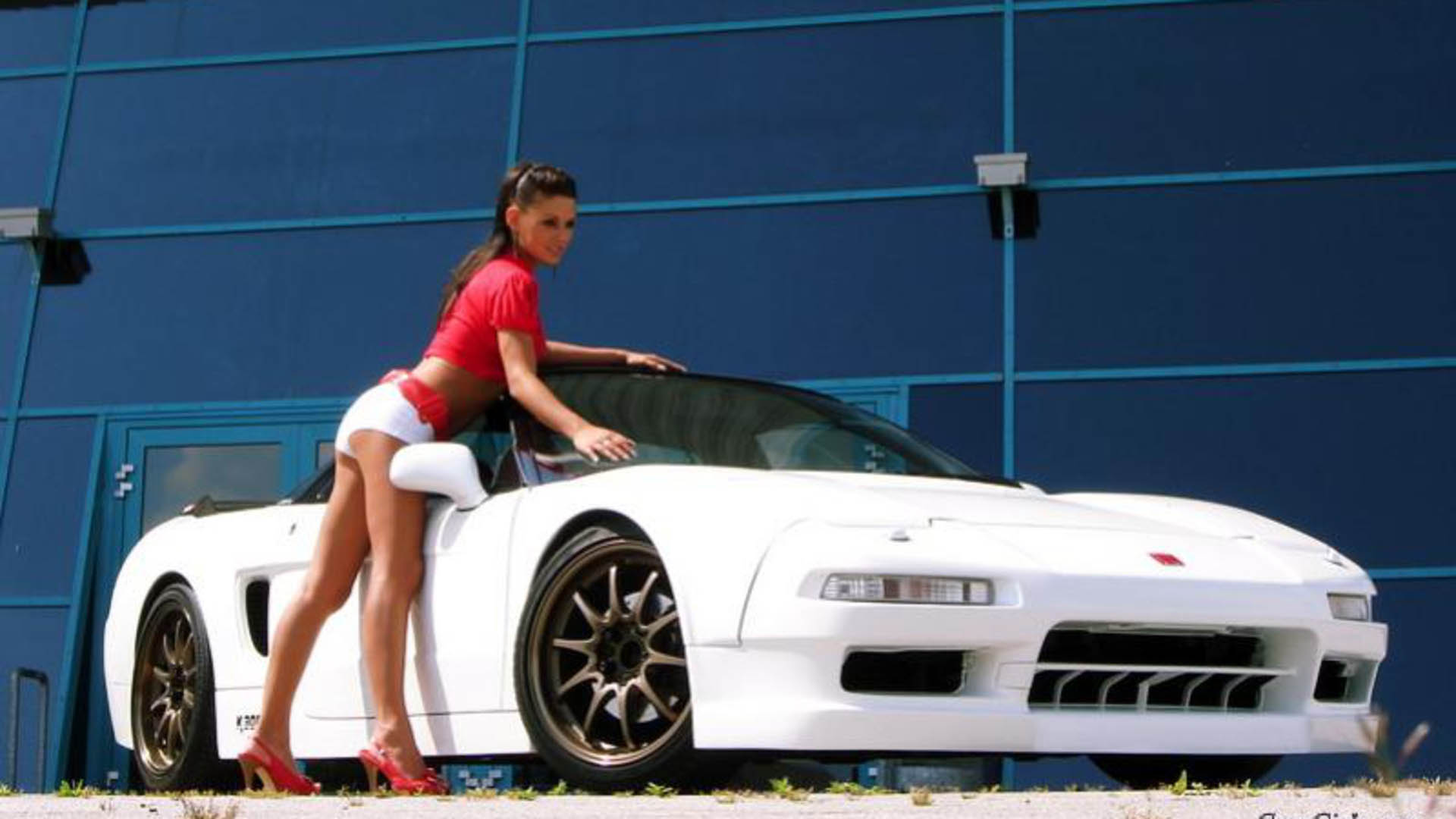 Hot Girl With Car Wallpaper Sa