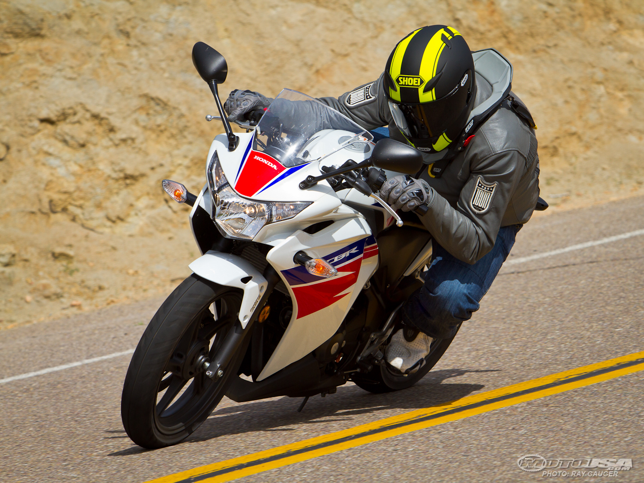 Model Honda Cbr 250r HD Wallpaper Background
