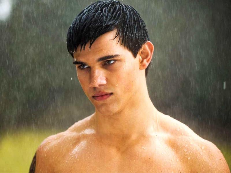 Taylor Lautner Shirt Off In The Rain Wallpaper