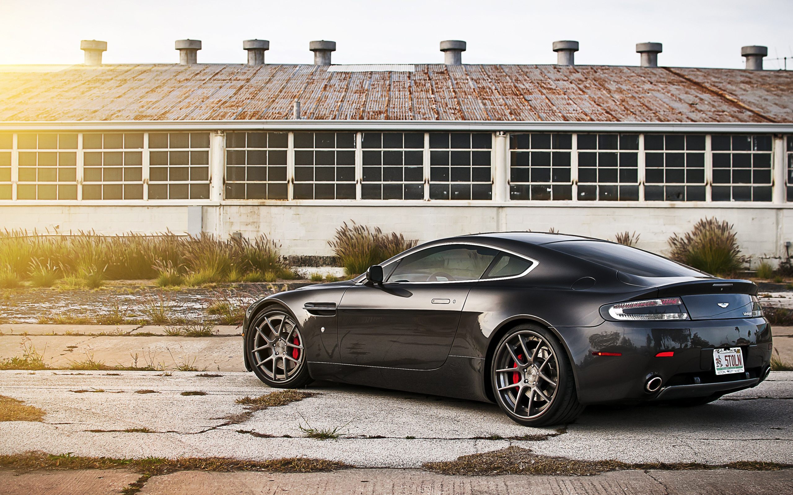 Aston Martin V8 Vantage Wallpaper X