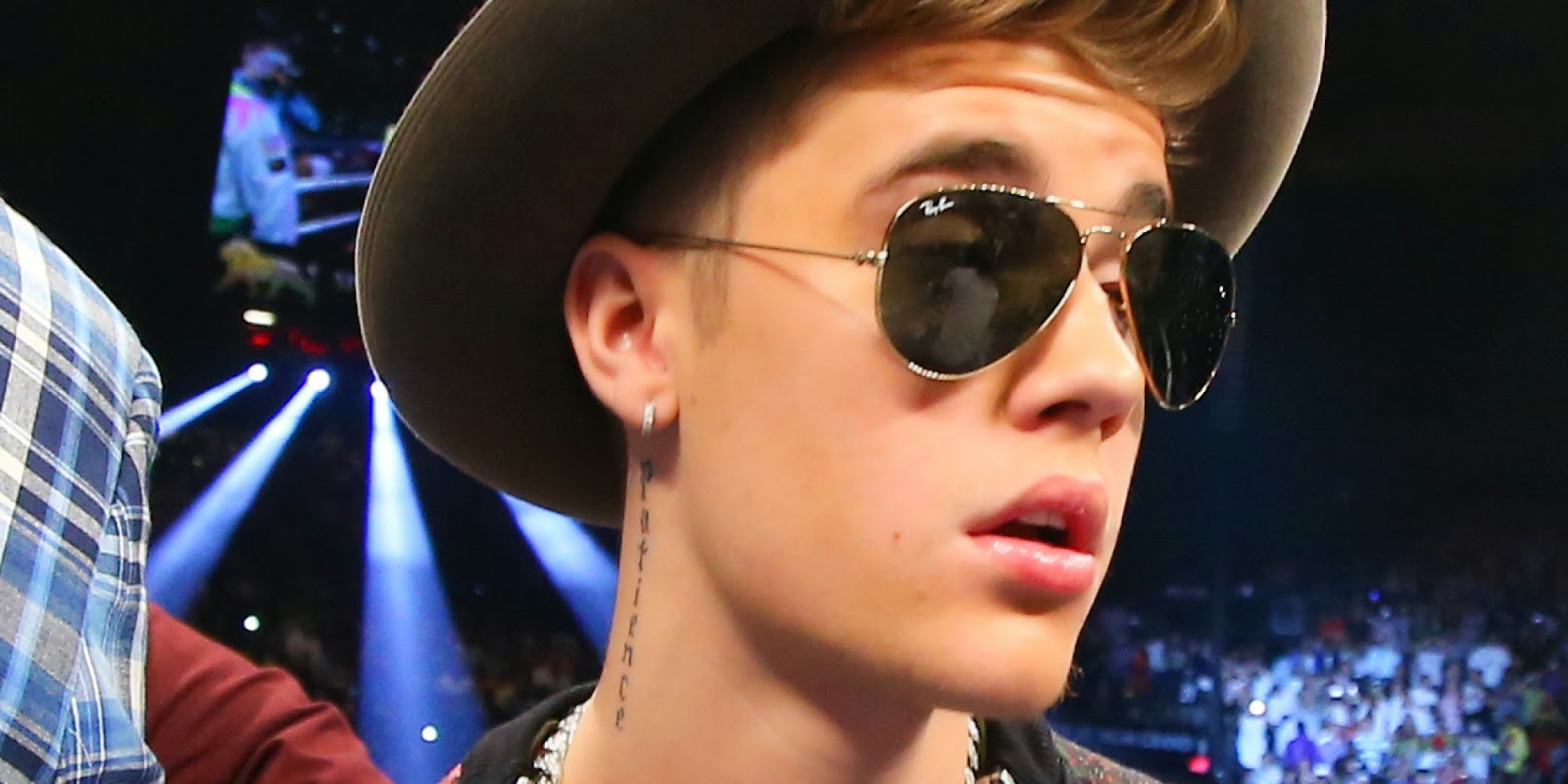 Justin Bieber Hollywood Singer With Cap And Goggles S Star