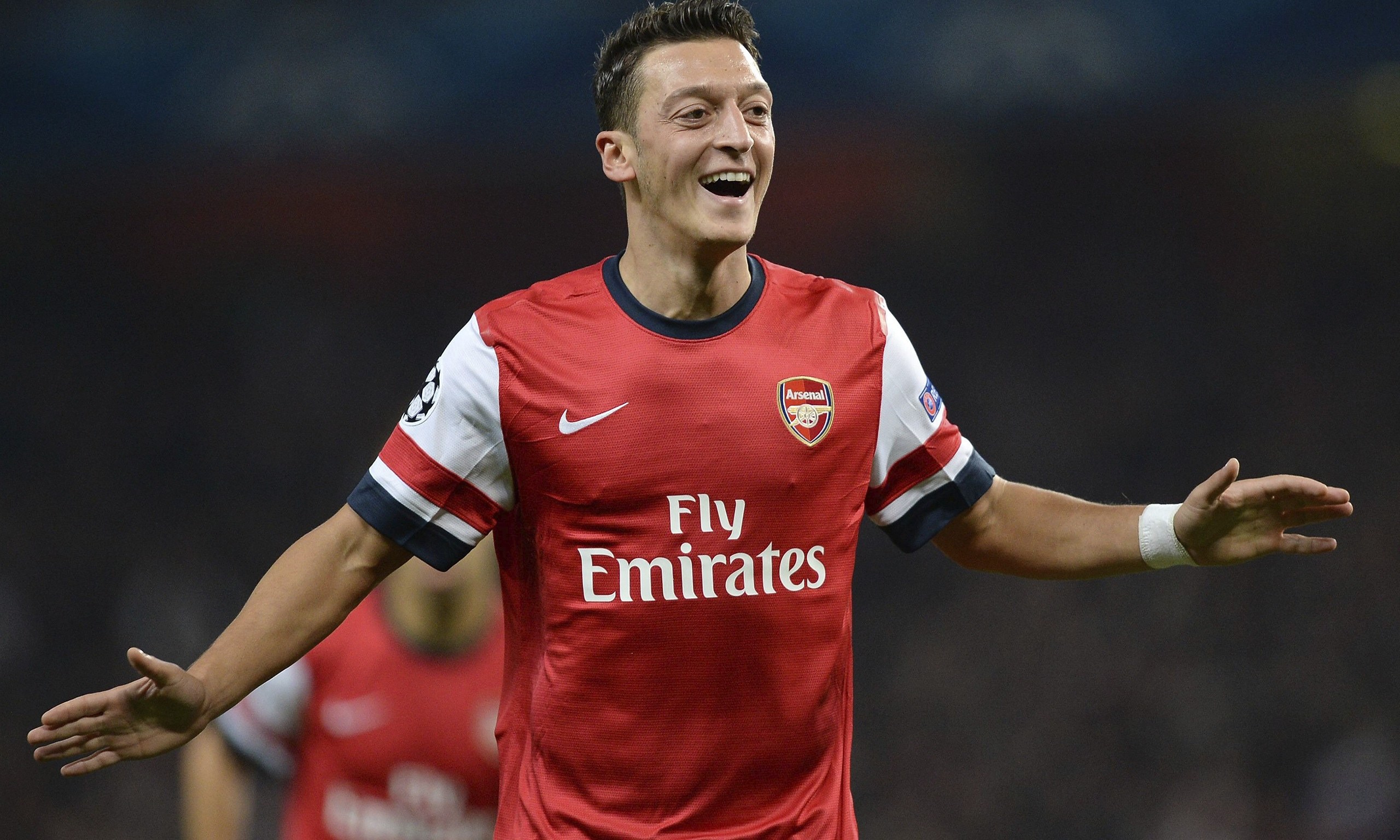The Player Of Arsenal Mesut Ozil Is Happy After Victory