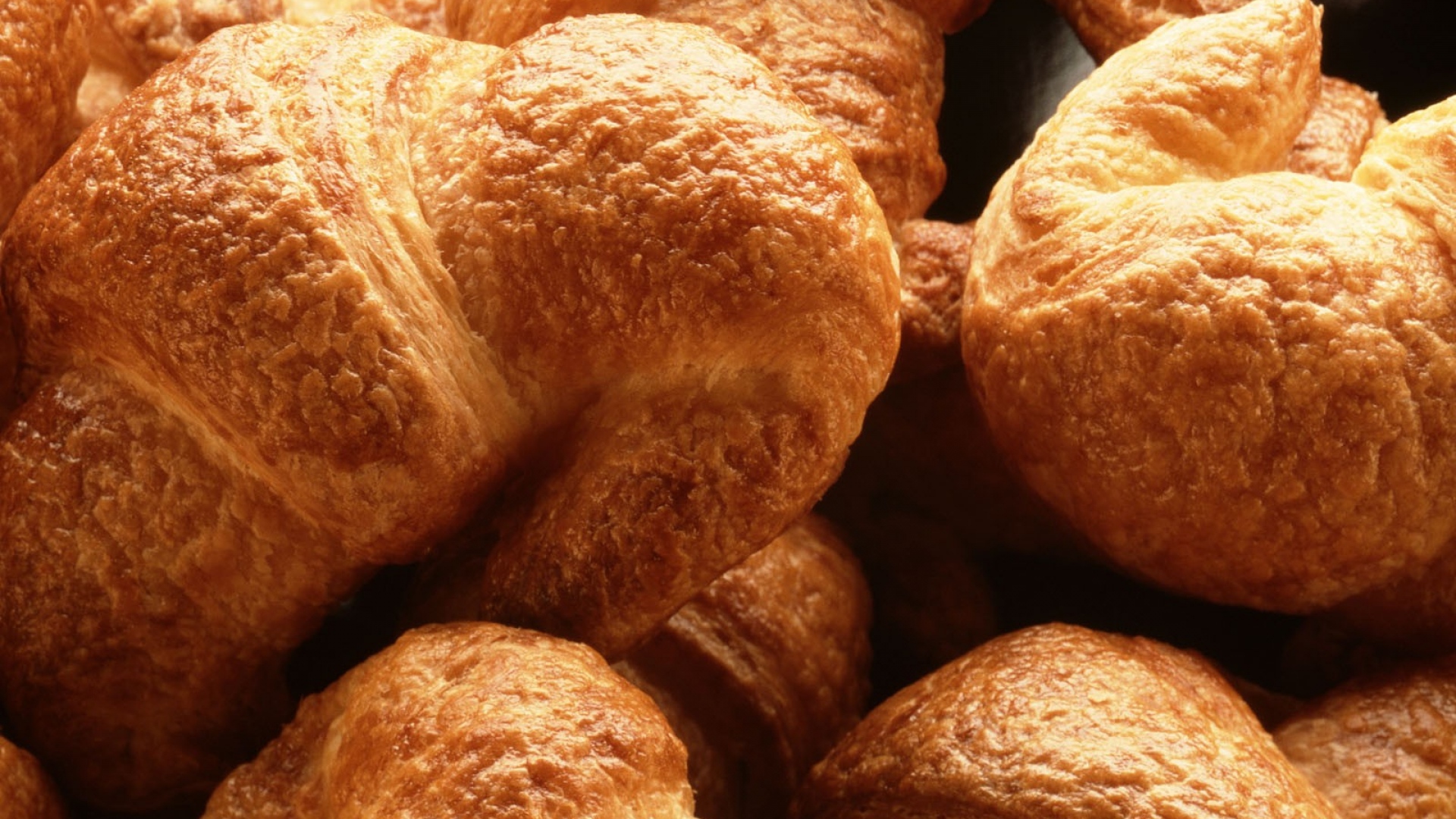Croissant HD Wallpaper