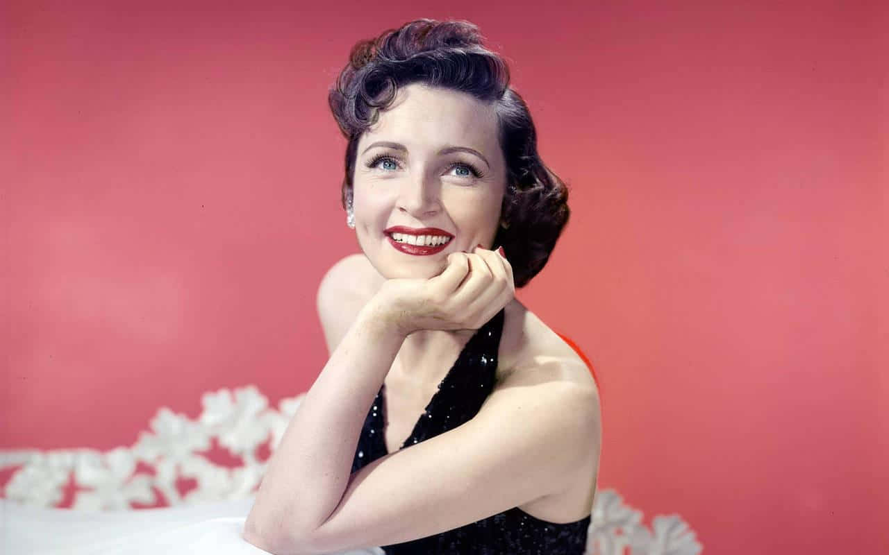Betty White Smiling Radiantly Wallpaper