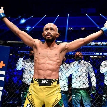 Deiveson Figueiredo Colhe Os Frutos De Estrat Gia Arriscada No Ufc Wallpaper