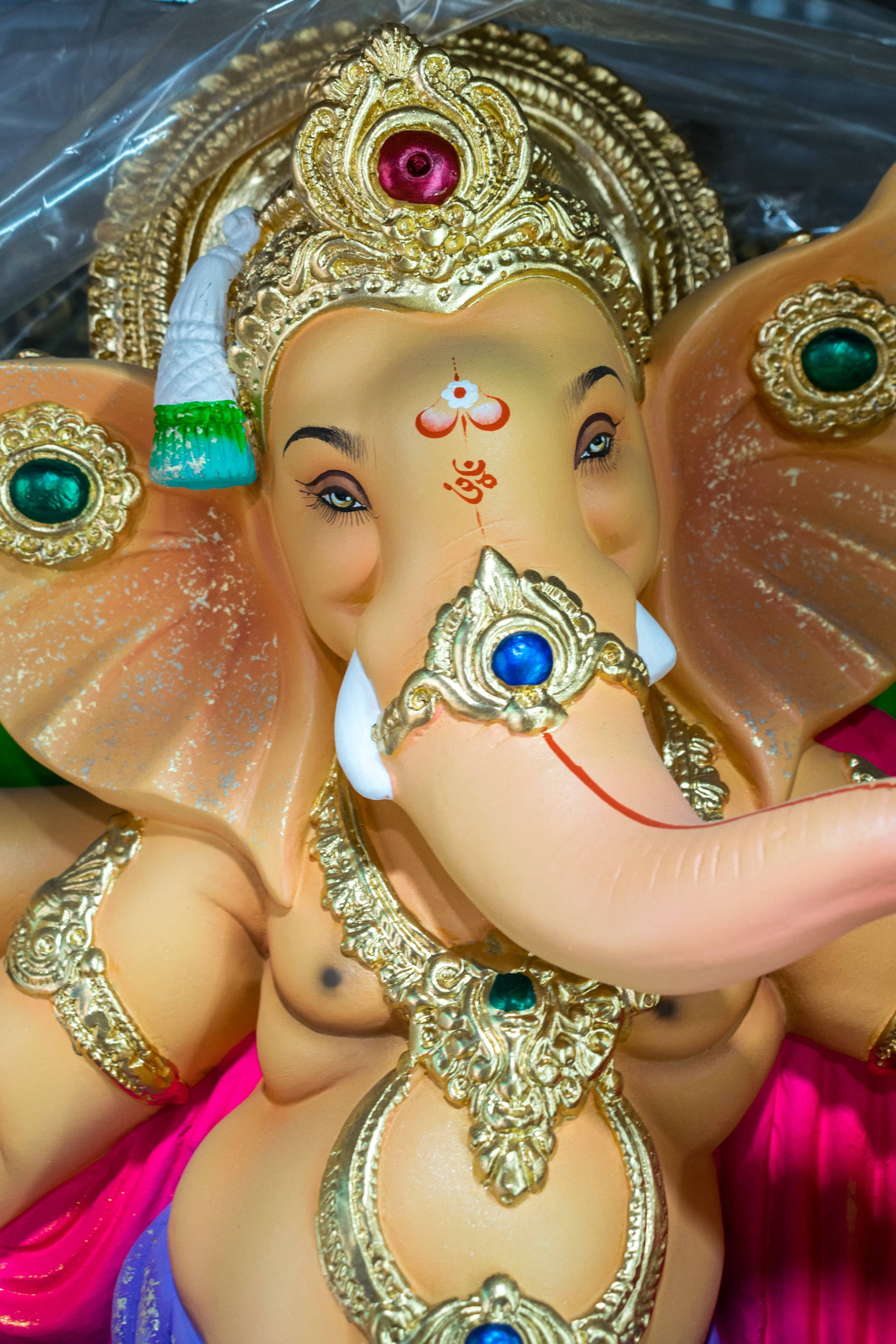 Ganesh Chaturthi White Tassel Wallpaper