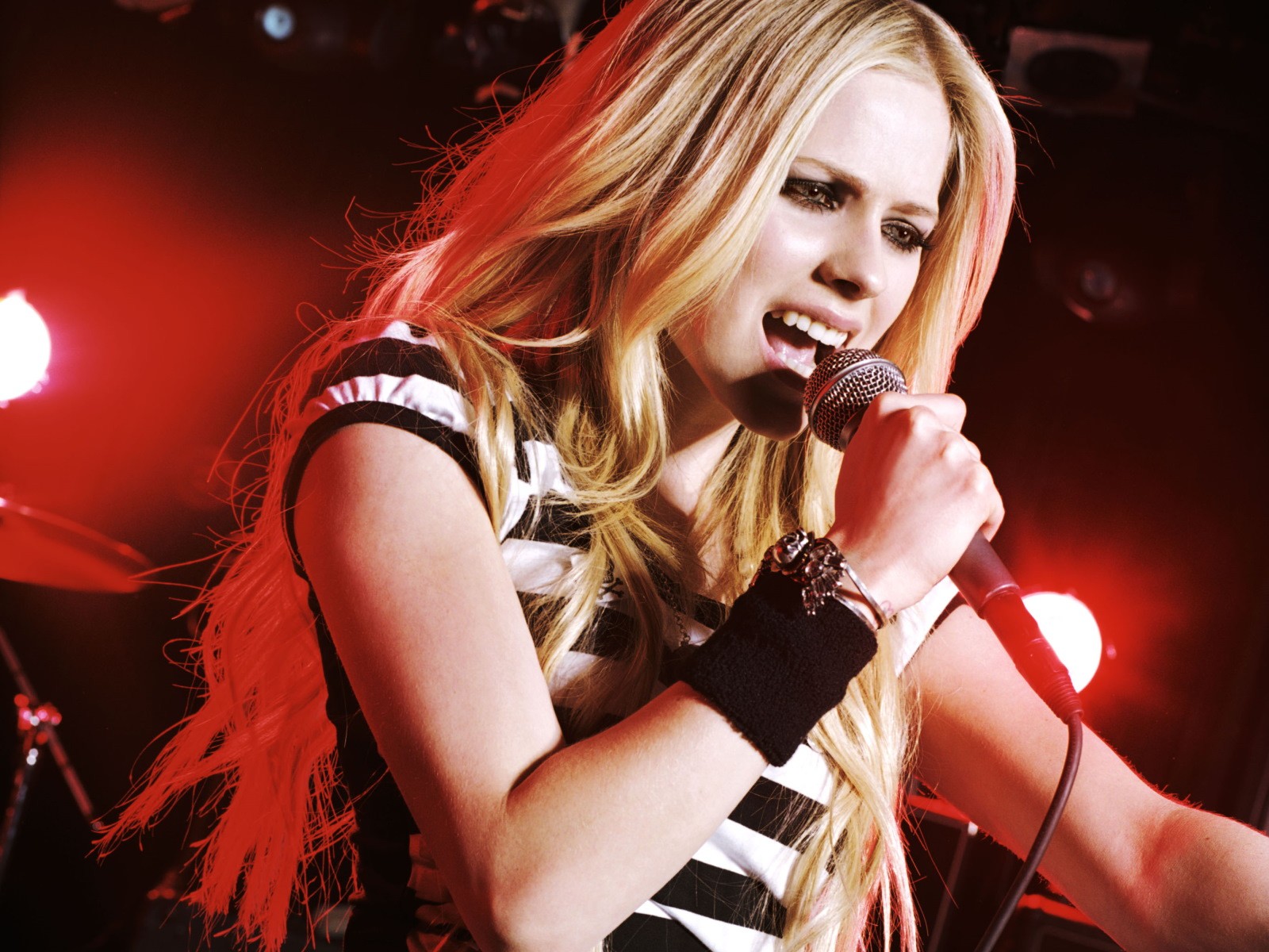 HD Wallpaper Avril Lavigne