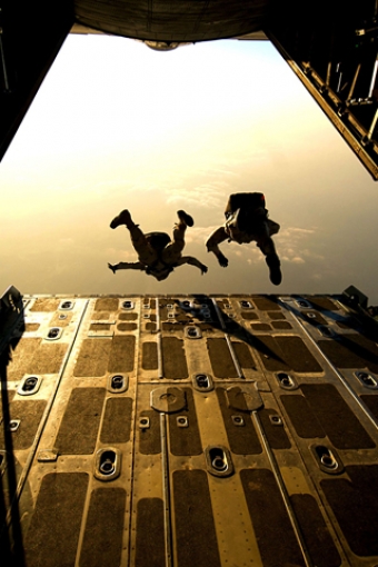 Paratroopers iPhone HD Wallpaper