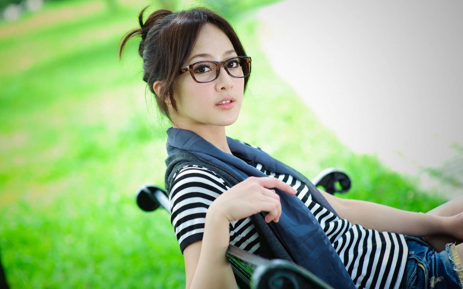 Cute Girl Wallpaper