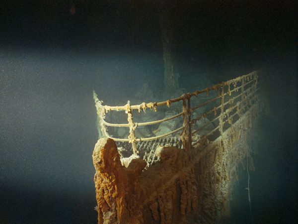 Photo Rusted prow of the RMS Titanic ocean liner in the North 600x450