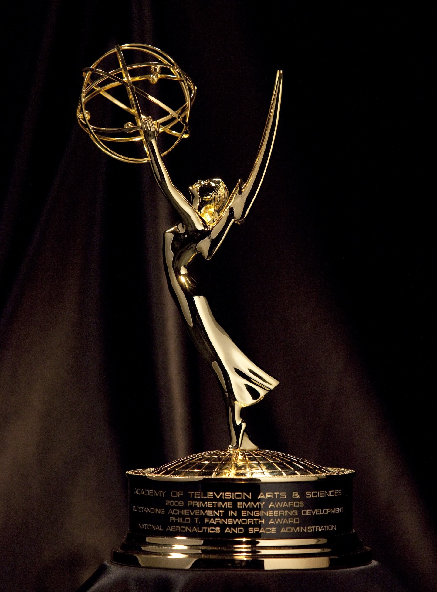 Emmy Awards Geeks And Cleats Wallpaper Photo Shared By Laurence43