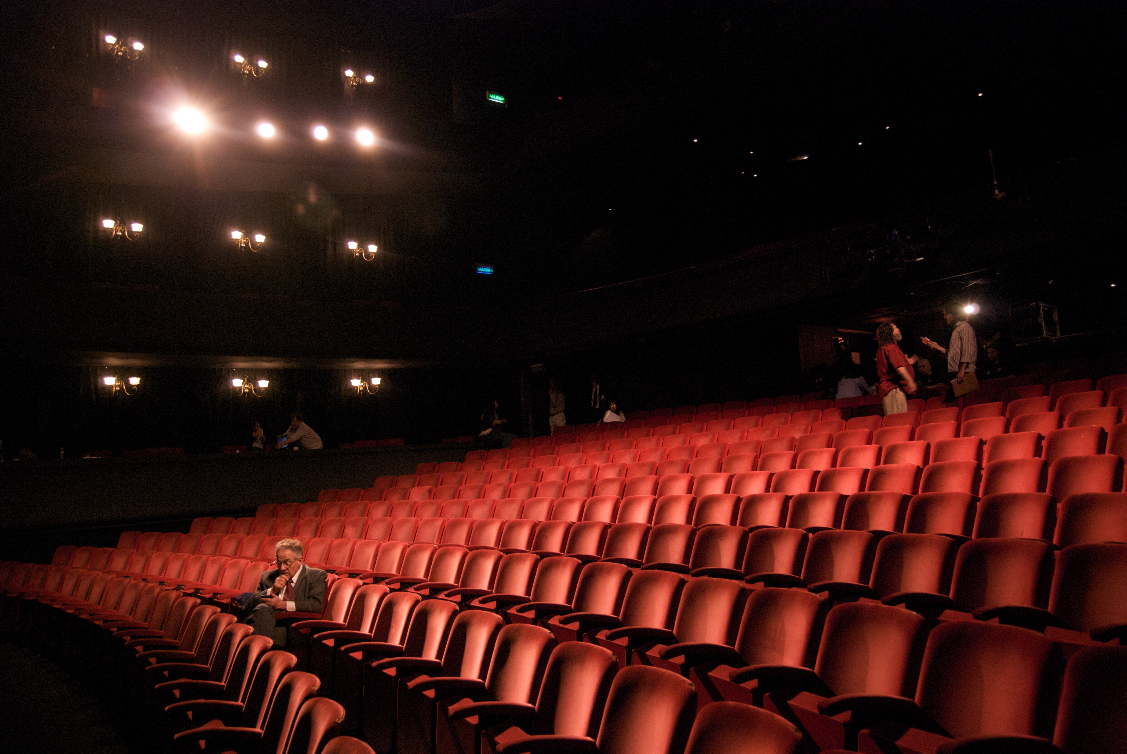 File Richard In An Empty Theater Jpg Wikimedia Mons