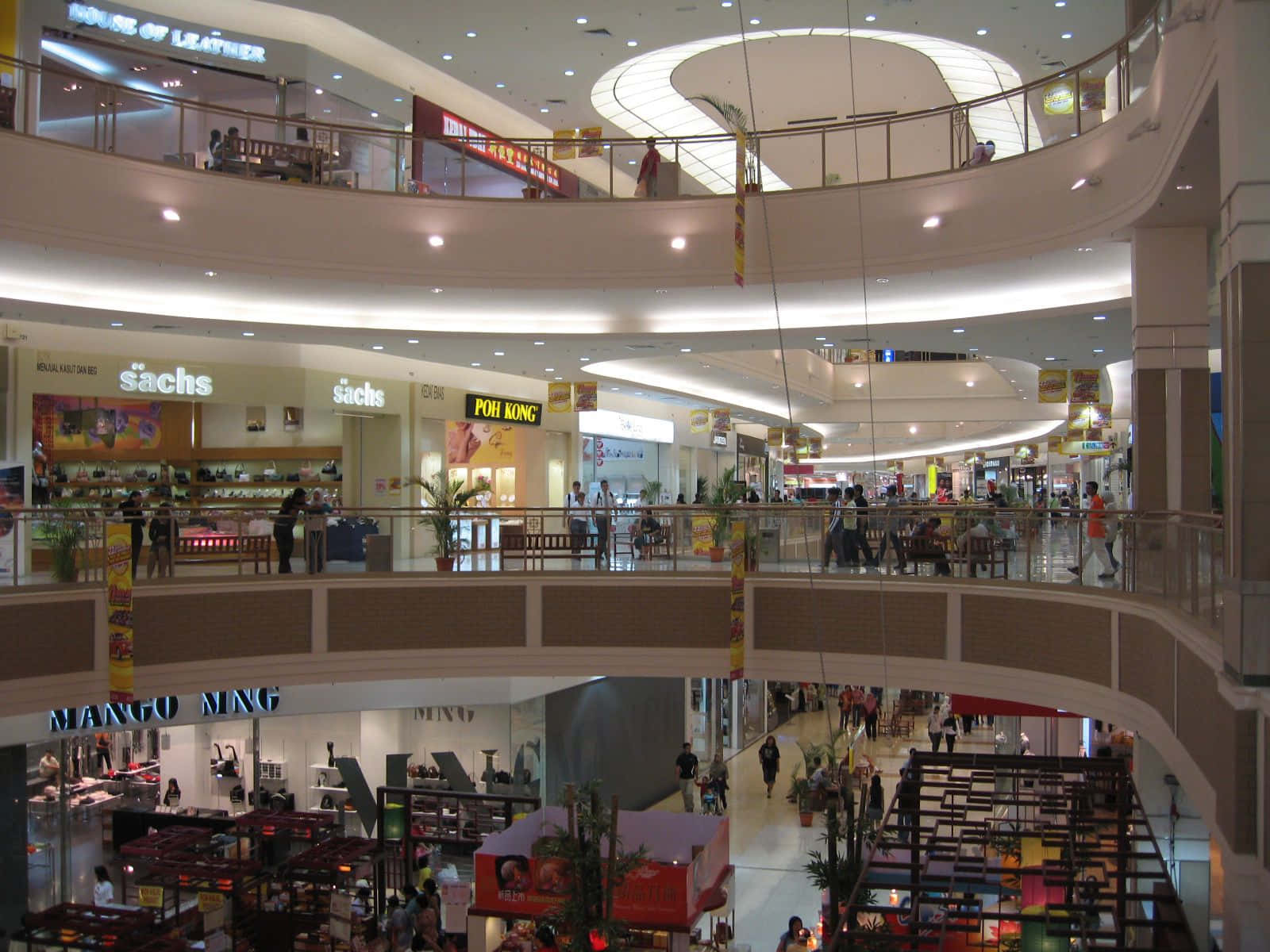 Spectacular Evening Of A Modern Shopping Mall Wallpaper