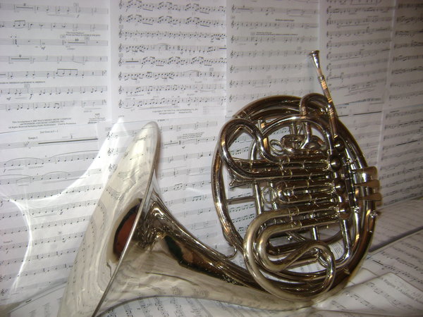 Wallpaper Puter French Horn