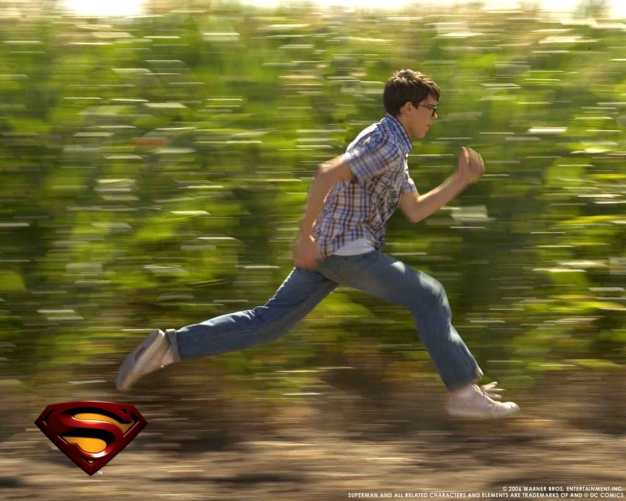 Superman Running Desktop Pc And Mac Wallpaper