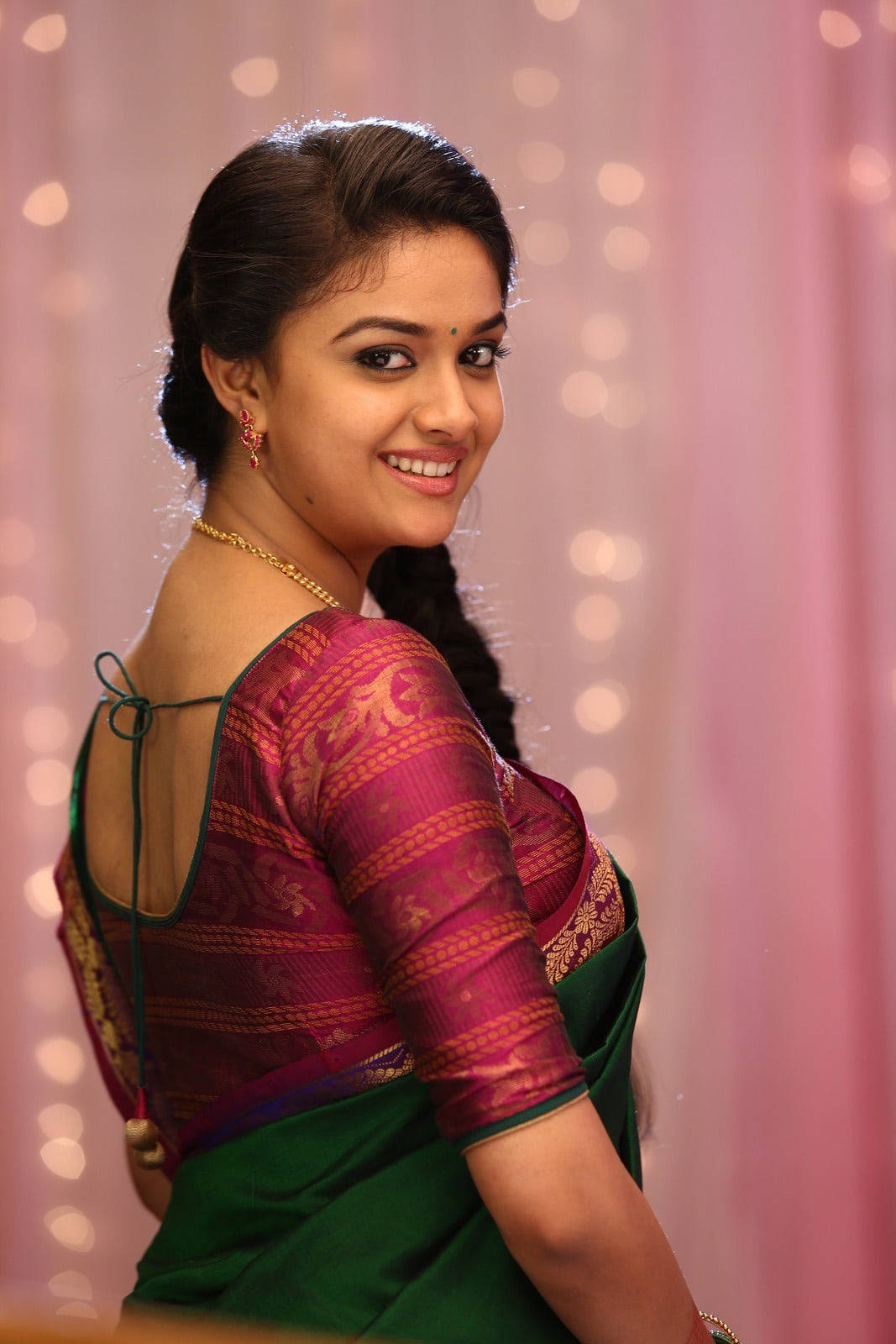 Keerthi Suresh Green And Magenta Zf72i1bgw4npy3m9 Wallpaper